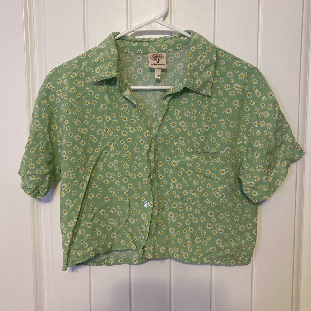 Green Daisy Cropped Button Down Short Sleeve Shirt